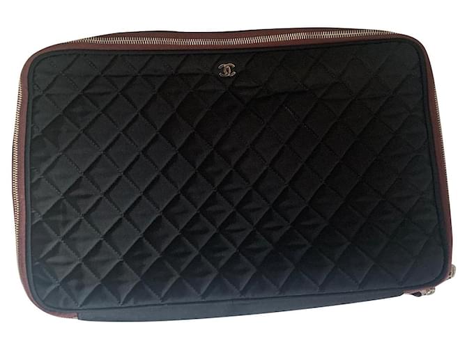 Chanel Clutch-Taschen Schwarz  ref.610411