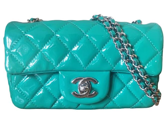 Timeless Chanel Mini extra atemporal Verde Couro envernizado  ref.610772