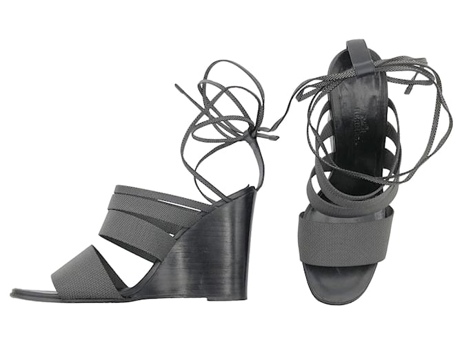 Sandália Hermès com salto bloco de madeira preta e tiras cinza  ref.613144