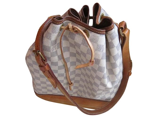 Louis Vuitton Handbags Multiple colors Leather Cloth  ref.613607