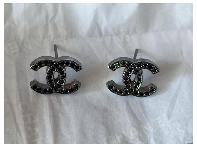 Chanel Boucles d'oreilles CC Noir  ref.613721