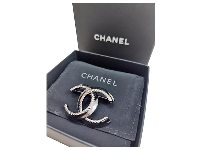 Cambon Chanel Brooch CC Metálico Metal  ref.613735