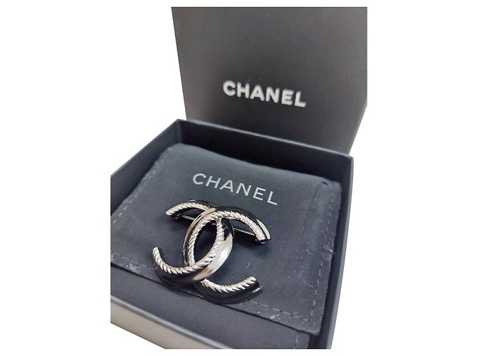 Cambon Chanel CC Brosche aus Metall Metallisch