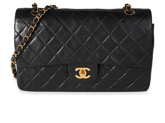 Chanel Vintage Bolso con solapa forrado clásico mediano de piel de cordero negra acolchada Negro Cuero  ref.614377