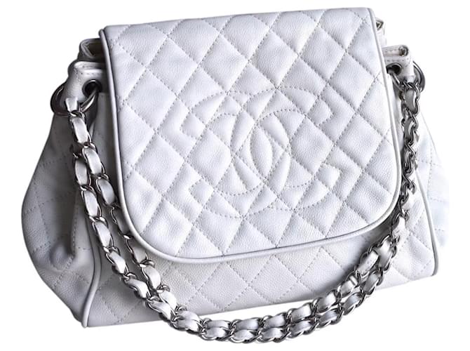 Chanel Bolsa com aba de ombro com logotipo CC Branco Couro  ref.614991