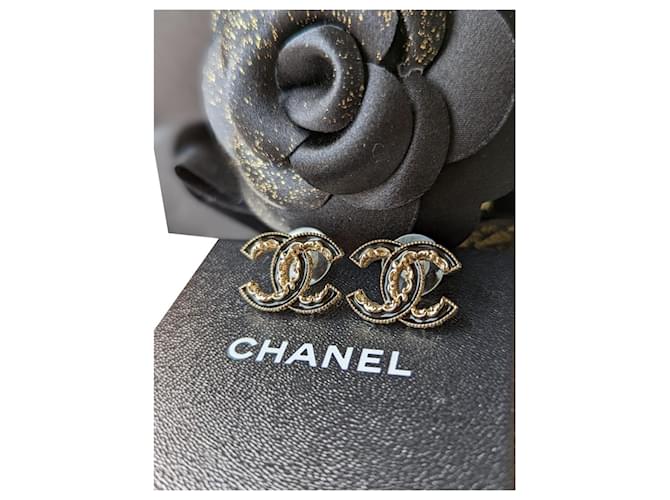 CHANEL coco mark earrings Silvery ref.976202 - Joli Closet