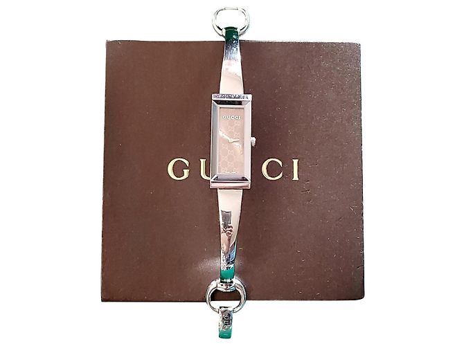 Marmont Gucci Monogramm Uhr aus Stahl Silberfarben