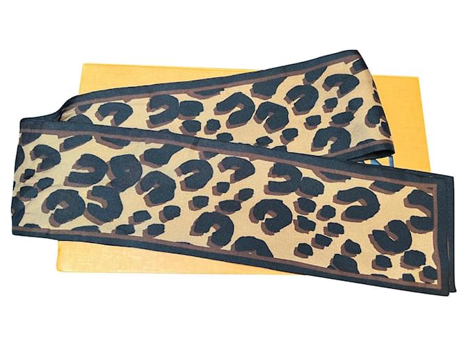 Louis Vuitton Silk scarves Brown Black  ref.615648