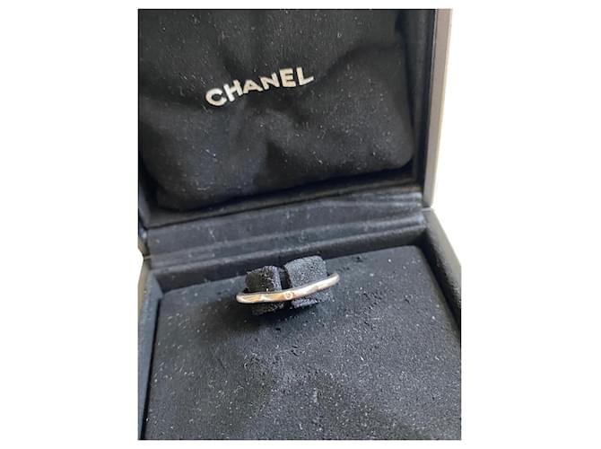 Chanel CAMELIA Silver hardware Oro bianco  ref.616995