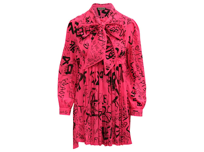 Balenciaga Robe Babydoll Manches Longues Imprimé Graffiti en Polyester Rose  ref.617508