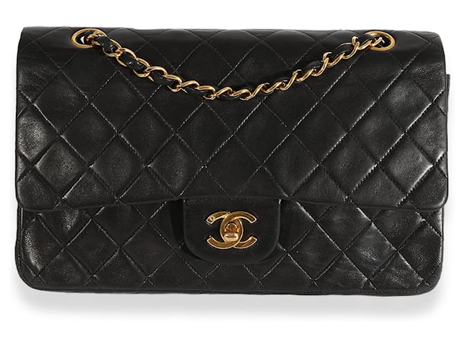 Chanel Vintage Bolso con solapa forrado clásico mediano de piel de cordero negra acolchada Negro Cuero  ref.617515