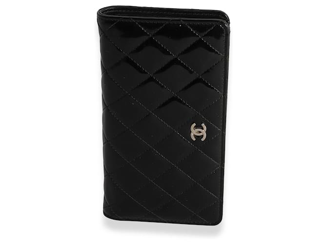 Carteira Chanel Black acolchoada de couro envernizado com aba longa Preto  ref.617624