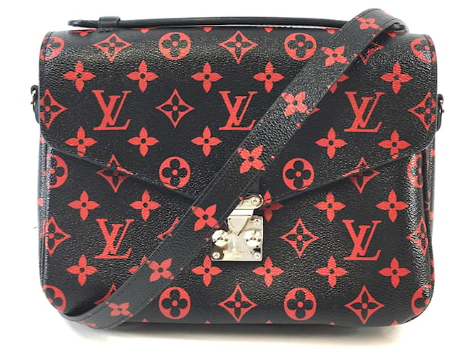 Louis Vuitton busca su nuevo 'it bag': ficha a un ex Celine y