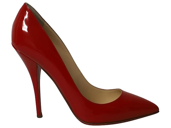 Zapato de tacón con suela roja en punta Batignolles de Christian Louboutin en charol rojo Cuero  ref.620332
