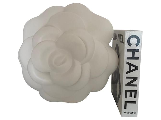 Chanel Riesenkamelie ,  Sammlerstück, Selten Weiß  ref.621106