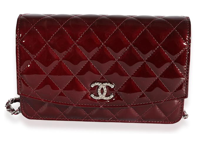 Wallet On Chain Chanel Cartera Brillante De Charol Acolchado Burdeos Con Cadena Roja Cuero  ref.623141