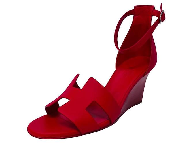 Hermès SANDALIA HERMES LEYENDA 38,5 color Rouge Bali Roja Cuero  ref.623477