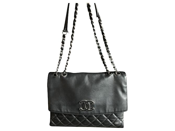 Timeless Chanel Bolsa com aba Timelles Classique Preto Couro  ref.623753