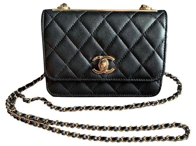 Bolsa transversal Chanel Trendy CC em couro acolchoado preto