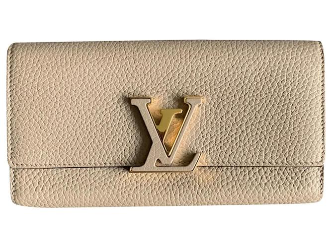 Louis Vuitton Portafoglio Capucines Beige Pelle  ref.623858