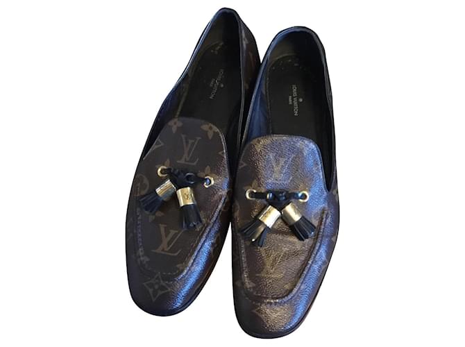 Montsouris Louis Vuitton Leather sole moccasins with intact pompoms Brown  ref.624734