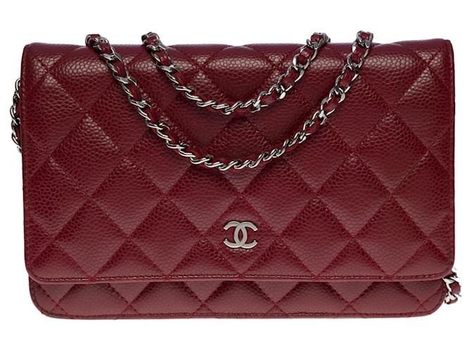 Hervorragende Chanel Wallet On Chain Handtasche aus burgunderfarbenem, gestepptem Kaviarleder, Garniture en métal argenté Bordeaux  ref.625332