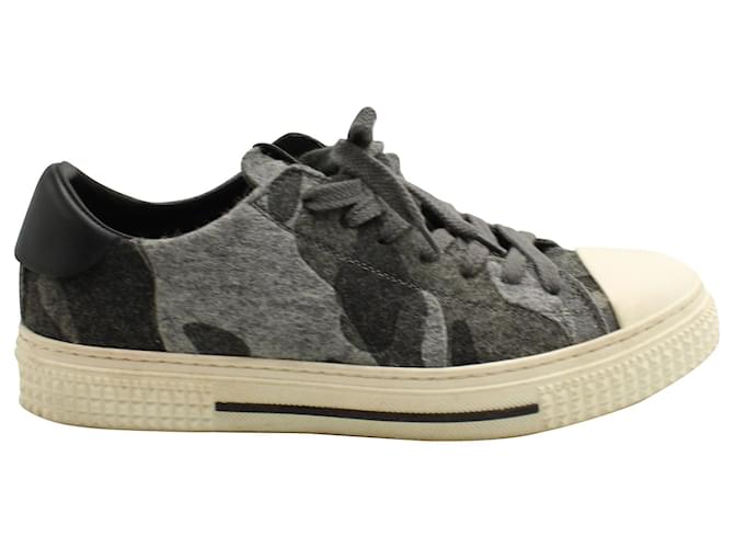 Valentino Baskets Basses à Bout Cap Camouflage en Flanelle de Laine Grise  ref.625563