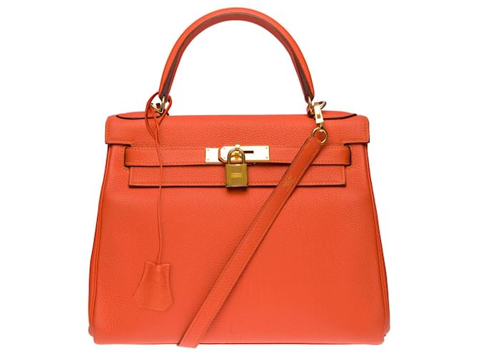 Hermès Exceptionnel & Splendide sac à main Hermes Kelly 28 retourné bandoulière en cuir Togo Orange feu, garniture en métal plaqué or  ref.626029