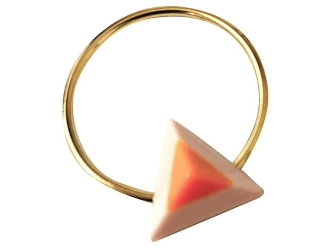 Anel Pirâmide Arco-íris Fendi Rosa Dourado Laranja Metal Resina  ref.626764