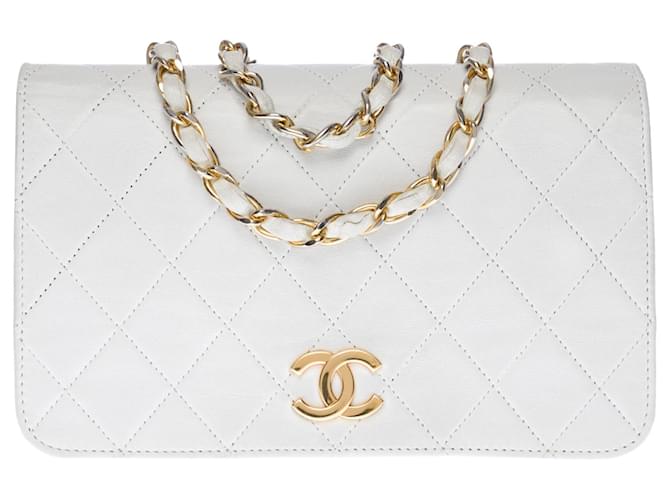 Timeless Linda bolsa Chanel Full Flap em pele de cordeiro acolchoada branca, garniture en métal doré Branco Couro  ref.628555