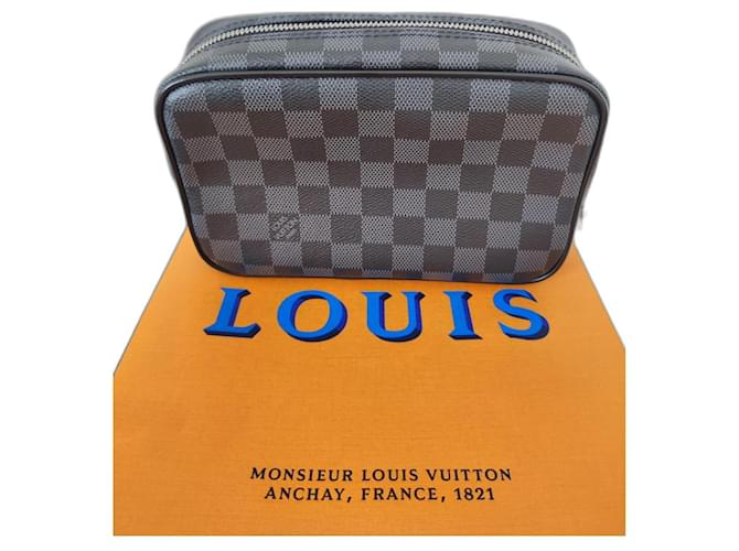 Louis Vuitton Carteiras Pequenos acessórios Cinza antracite Leatherette  ref.629004