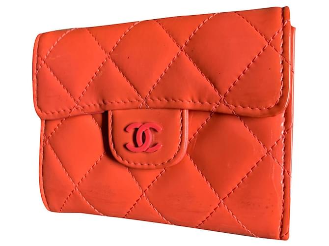 Chanel Portafoglio di carte Classique senza tempo Arancione Pelle verniciata  ref.629130