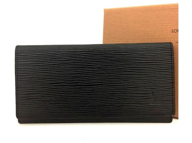 Montsouris Louis Vuitton Yen Holder Black Epi Leather
