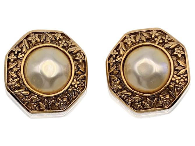 Chanel Vintage Gold Metal and Faux Pearls Floral Clip On Earrings Golden  ref.629808