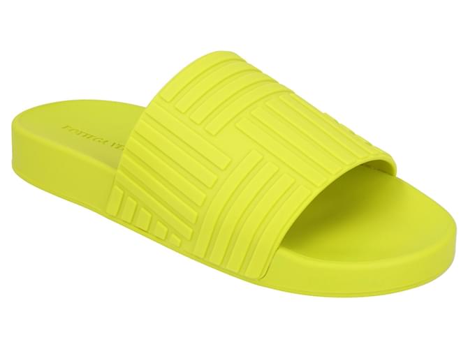 Bottega Veneta Slider en caoutchouc jaune  ref.629913