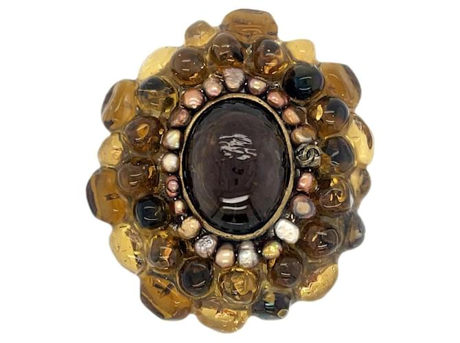Chanel - 00A Gripoix Brooch - Amber Glass & Pearl CC Logo - Antique Gold Golden  ref.630268