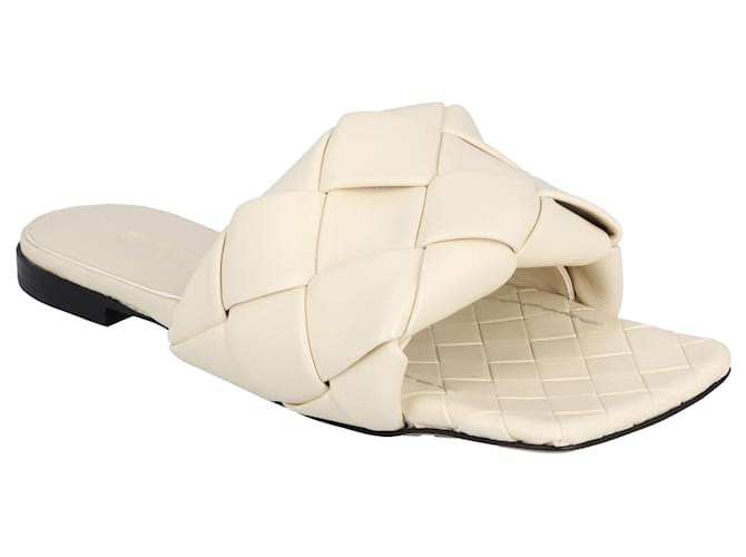 Bottega Veneta Sandale Plate Lido pour Femme en Cuir d'Agneau Beige  ref.630362