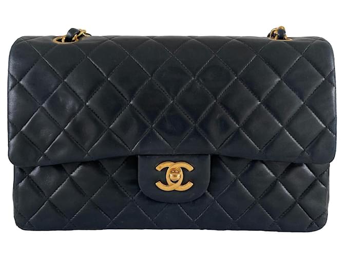 Chanel classique rabat doublé en cuir d'agneau moyen matériel doré intemporel vintage noir  ref.630621