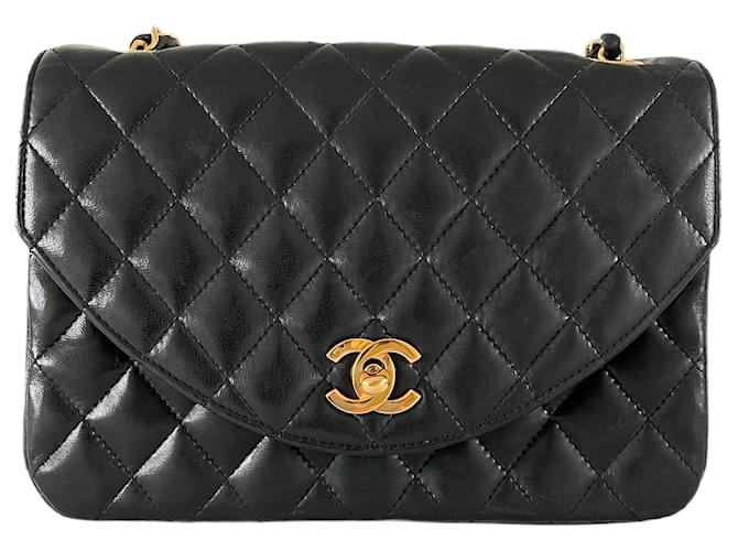Timeless Chanel moon flap singolo classico intramontabile vintage nero pelle di agnello hardware oro stile diana  ref.630634