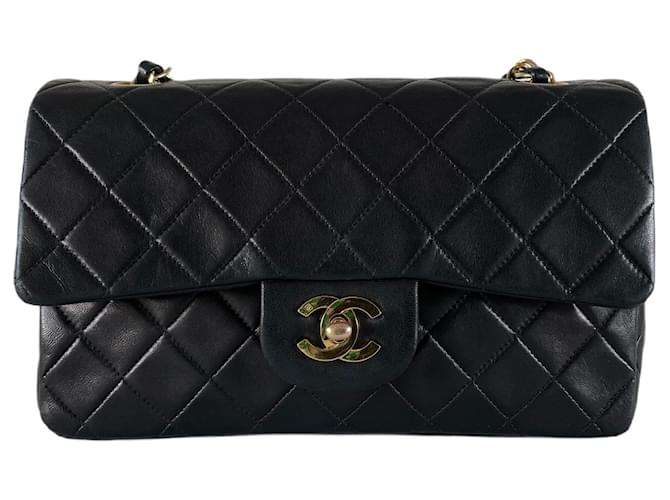 Chanel classique rabat doublé petit cuir d'agneau matériel doré intemporel vintage noir  ref.630646