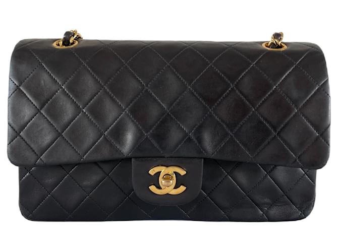 Timeless Chanel clássica aba forrada ferragens douradas em pele de cordeiro atemporal vintage preto Couro  ref.630653