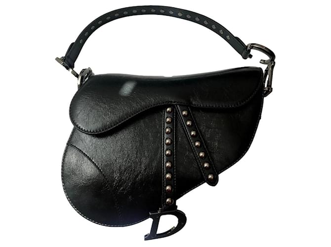 Saddle Dior Sela em pele de cordeiro preta bordada com tachas. Preto Couro  ref.631617