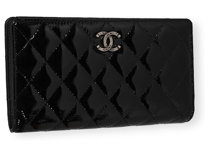 Chanel Black Quilted Patent Leather Yen Wallet   ref.632693