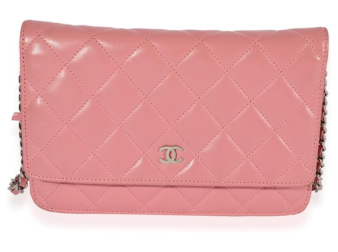 Wallet On Chain Portafoglio in pelle di agnello trapuntato rosa Chanel su catena  ref.632741