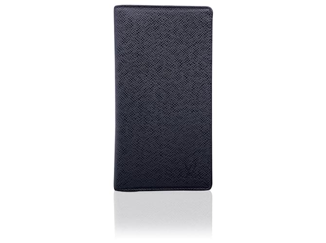 Louis Vuitton BlackTaiga Leather Porte Chequier Checkbook Wallet Negro Cuero  ref.633091