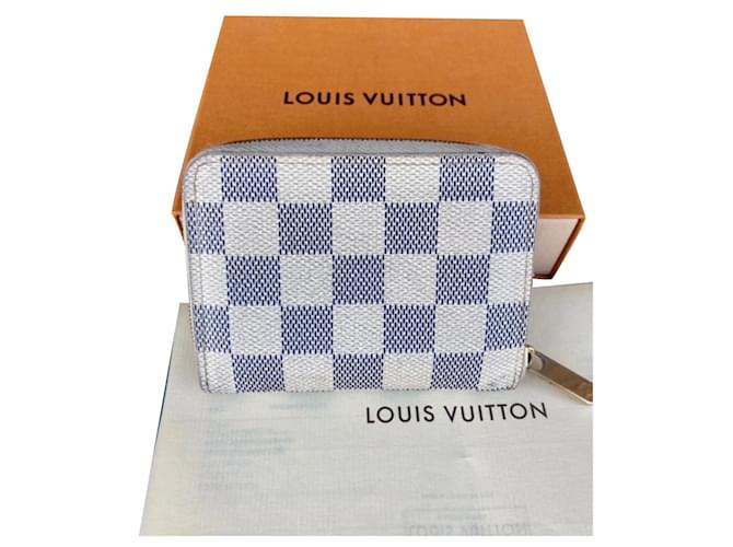 Montsouris Louis Vuitton Zippy coin purse Beige Grey Cloth  ref.633094