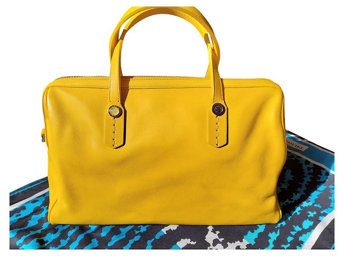 Bulgari Foundation Handtasche Gelb Leder
