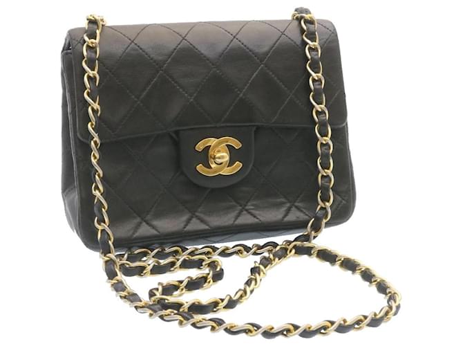 CHANEL Couro Cordeiro Matelassê Bolsa de Ombro com Aba de Corrente Preto CC Auth 25502NO  ref.635827