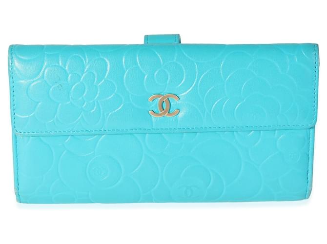 Chanel Teal Camellia-geprägtes Lammleder-Portemonnaie Blau  ref.637063