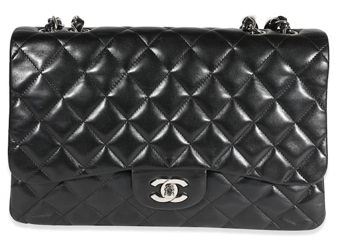 Bolsa Chanel Black acolchoada pele de cordeiro Jumbo Classic com aba simples Preto Couro  ref.637084